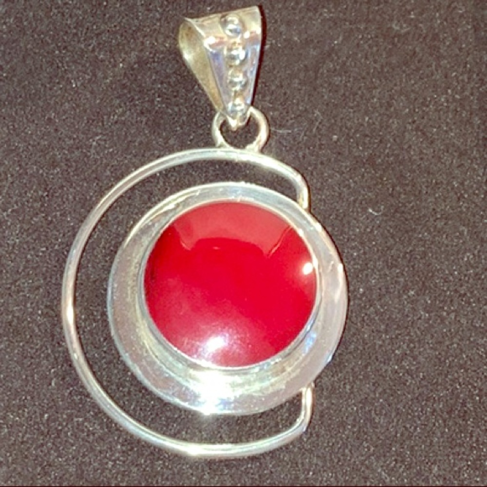 Mexican silver pendant with carnelian cabochon